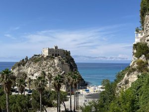 Die Kirche Santa Maria dell'Isola in Tropea