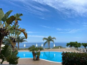 Aussicht mit Pool im Hotel