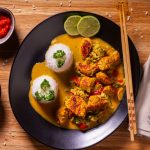 Bild zeigt einen Teller mit Joghurt-Chicken.