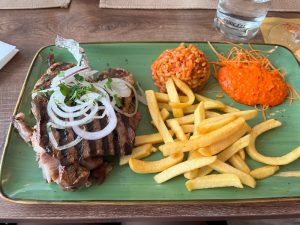 Tempi-Platte im Restaurant Ropoto