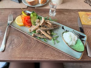 frittierte Fische im Restaurant Ropoto Langenhagen