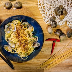 Bild zeigt einen Teller mit Spaghetti alle Vongole. Ein Rezept aus Florenz.