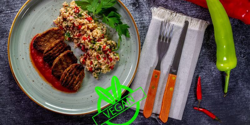 Angerichteter Teller mit Bulgur Salat. Foodista-Hannover Rezept