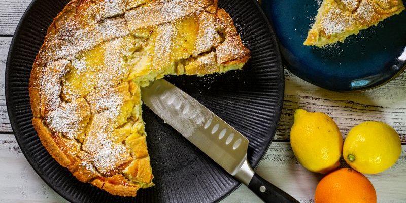 Bild zeigt Neapolitanische Pastiera. Der traditionelle Osterkuchen aus Neapel in Italien.