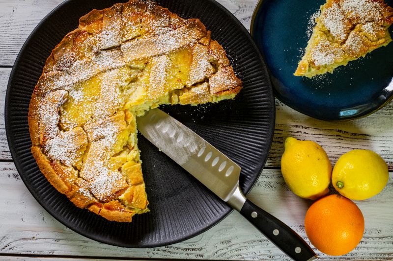 Bild zeigt Neapolitanische Pastiera. Der traditionelle Osterkuchen aus Neapel in Italien.