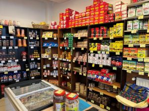 Bild zeigt das Sortiment vom Ekeko Shop, den Foodista-Hannover Besucht hat.